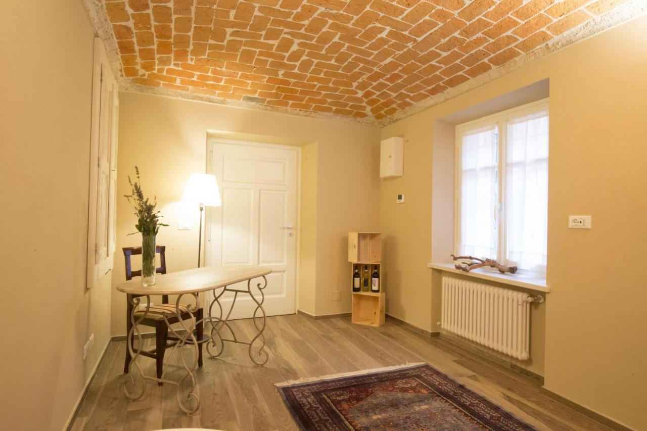Bed and Breakfast Dimora Della Rocca Костильоле-д'Астри Экстерьер фото