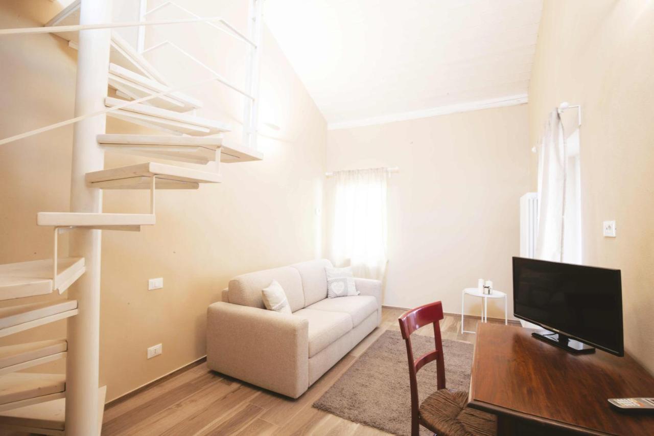 Bed and Breakfast Dimora Della Rocca Костильоле-д'Астри Экстерьер фото